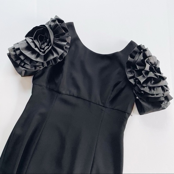 Shani Dramatic Rosette Sleeve Crepe Sheath Cocktail Dress Black - Picture 9 of 12